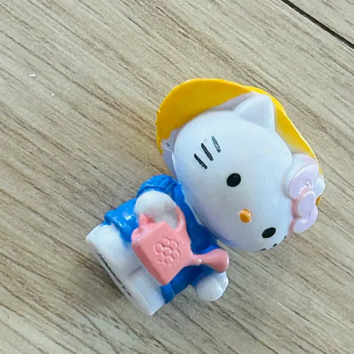 [BUNJANG] Hello Kitty Classic Gardener Figure / 키티 고전 정원사 피규어