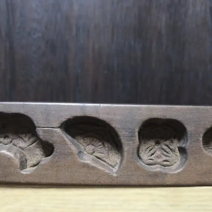 [BUNJANG] Antique Wooden Yakgwa Mold with Engraved Patterns / 앤틱 수집품 <다식판 겸 떡살>