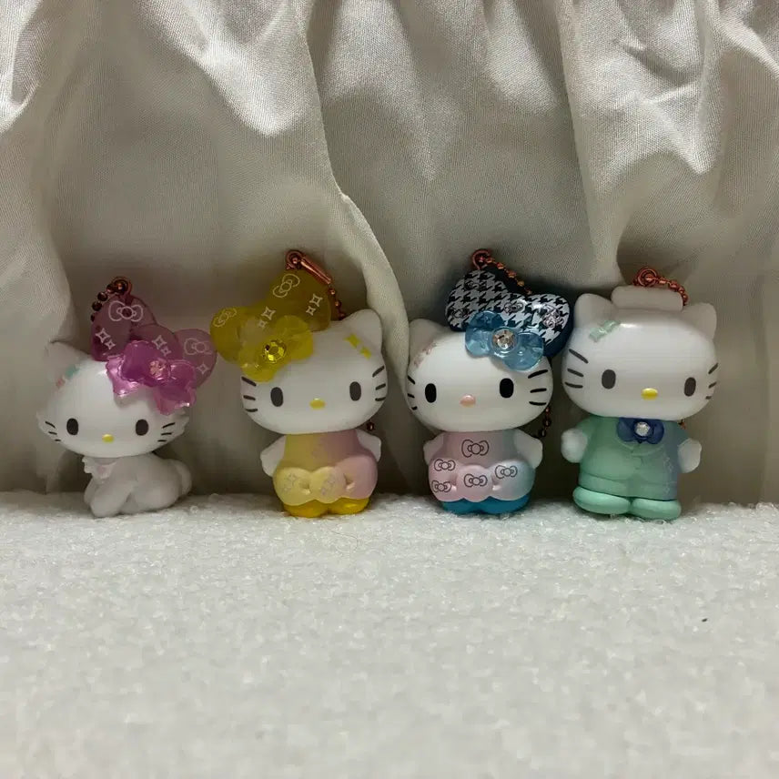 [BUNJANG] Hello Kitty 4-Piece Charm Set / 헬로키티 굿즈 키링 4종 세트