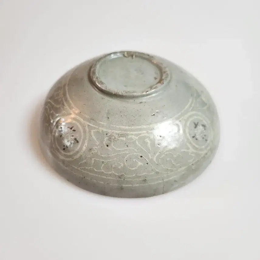[BUNJANG] Goryeo Celadon Black and White Inlaid Chrysanthemum and Lingzhi Pattern Bowl / 골동품 고려시대 고려청자 흑백상감 국화여지문 대접