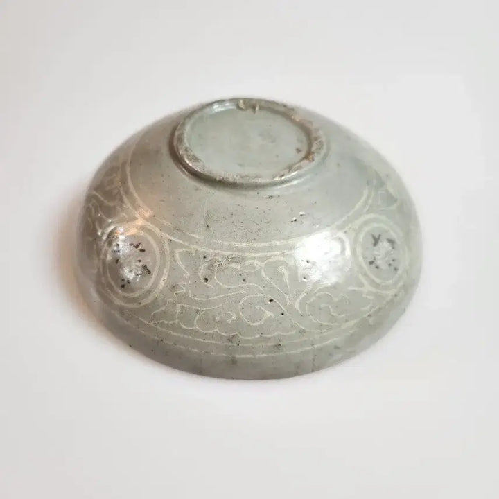 [BUNJANG] Goryeo Celadon Black and White Inlaid Chrysanthemum and Lingzhi Pattern Bowl / 골동품 고려시대 고려청자 흑백상감 국화여지문 대접