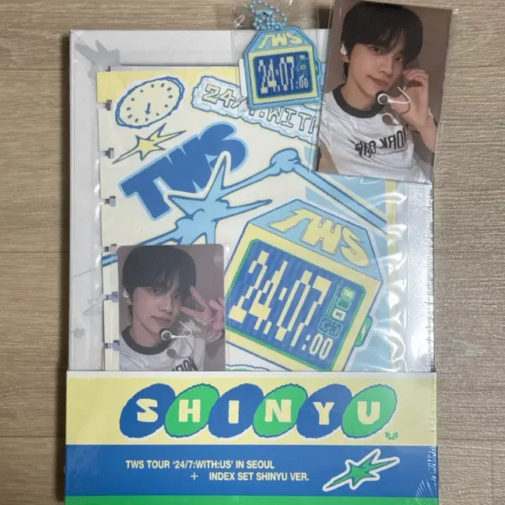 [BUNJANG] TWS Concert Index Set ShinYoo Sealed Photocard Set + PVC Keyring / (짐 정리중 8/9까지만 판매) 투어스 콘서트 신유 인덱스 세트 미개봉 (특전포카세트포함)