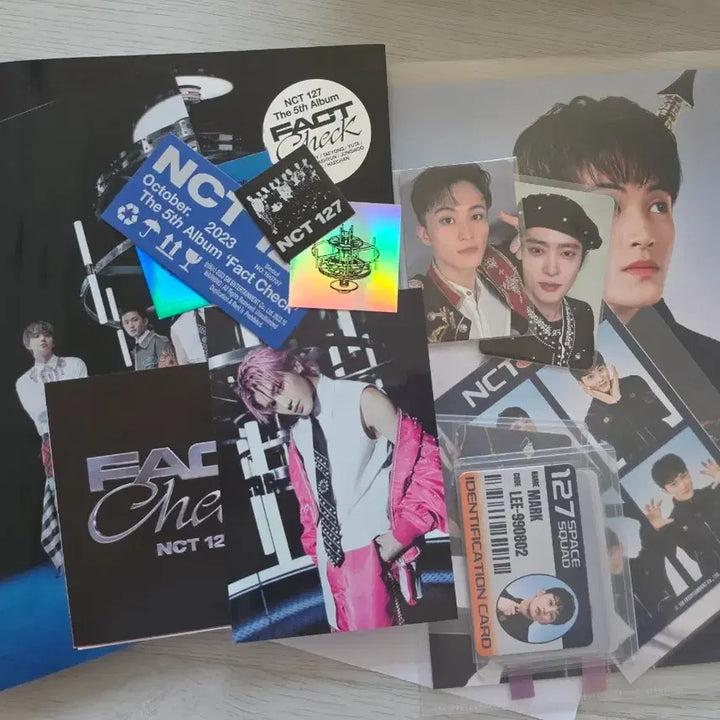 [BUNJANG] Mark &amp; Jaehyun Fact Check Album Bundle Set with Mark 2024 Signature Merch / 일괄 2024 시그 마크 + factcheck 앨범 (마크,재현 포카)