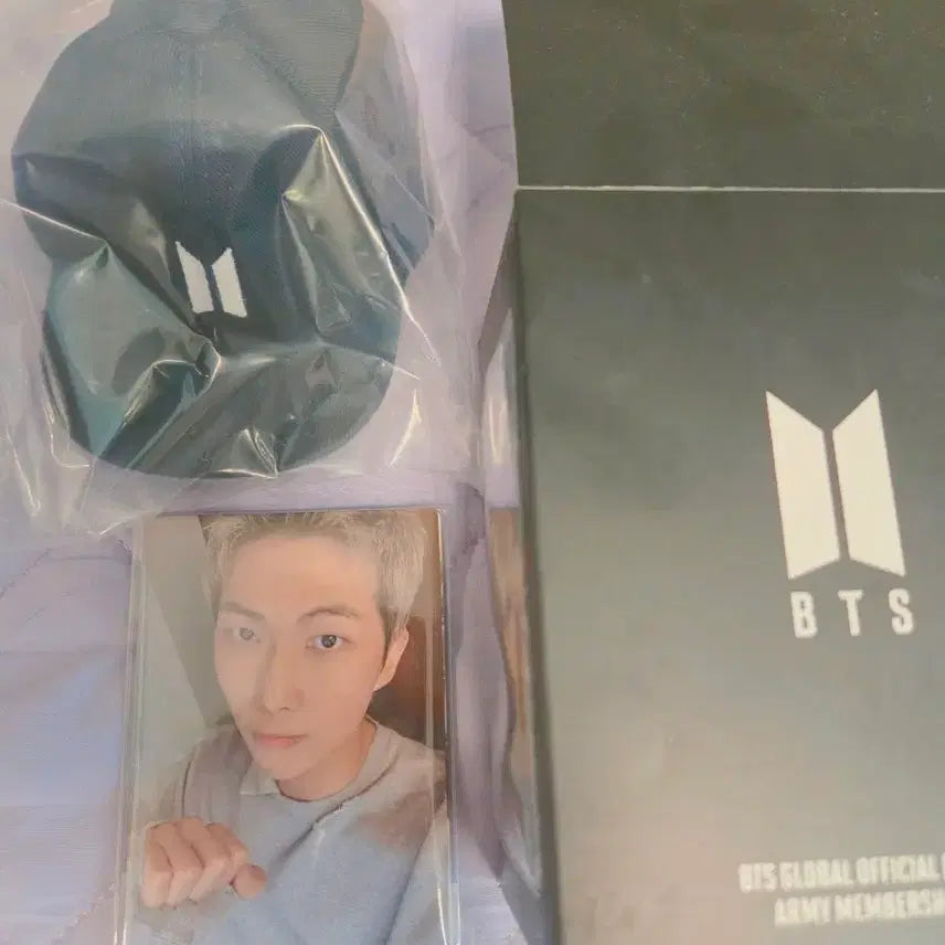 [BUNJANG] BTS Photocard &amp; Cap Hat Keyring Set / BTS 방탄소년단 포토카드 + 캡모자 키링 세트