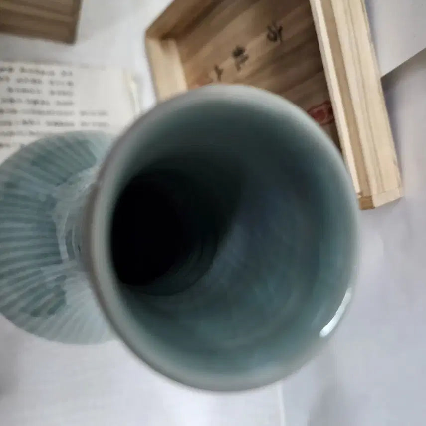 [BUNJANG] Donggukyo Celadon Porcelain Vase by Bang Cheolju / 혁산 방철주 동국요 청자 화병 도자기주병