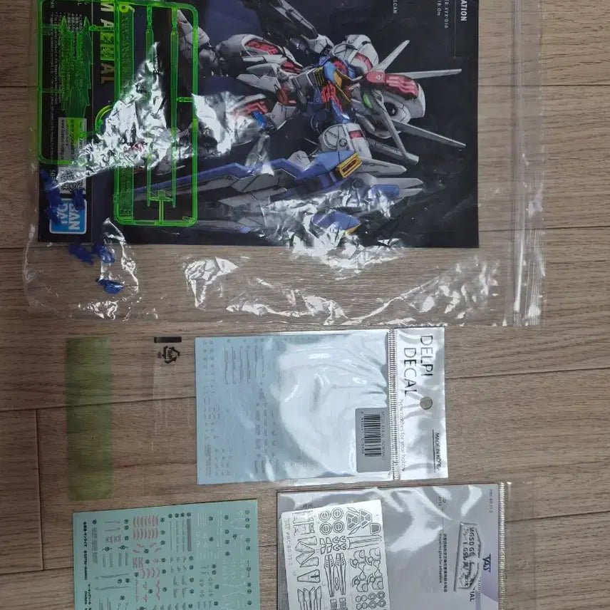 [BUNJANG] Bandai MGSD Freedom &amp; Aerial Gundam (Assembled) / 반다이mgsd 발파토스.에어리얼 가조립 판매