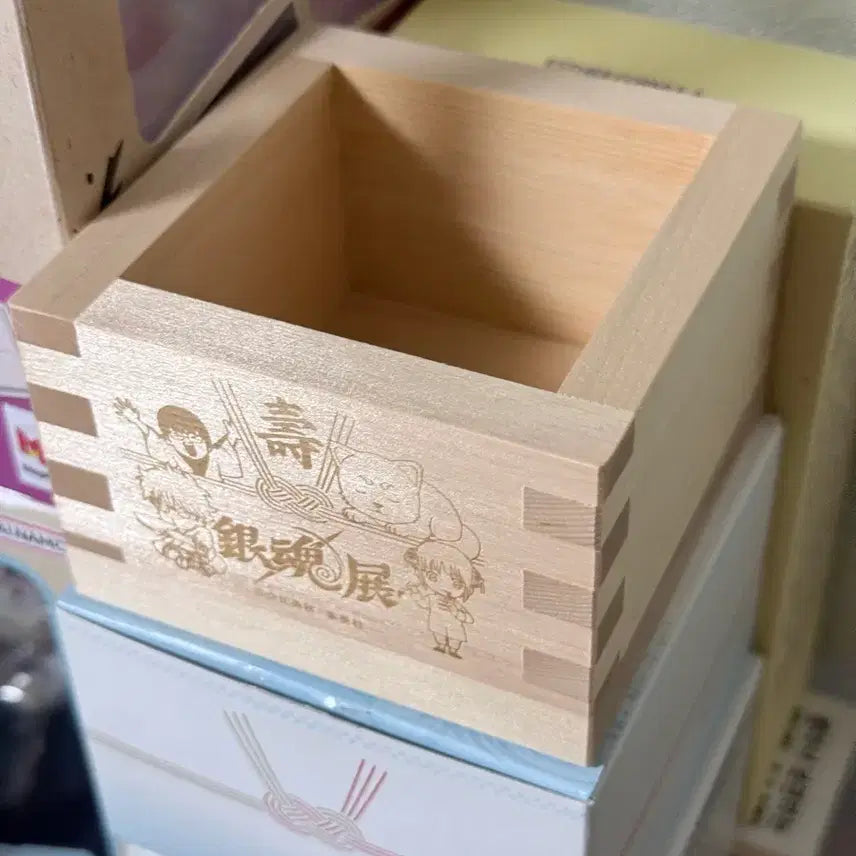 [BUNJANG] Gintama 20th Anniversary Gintama Exhibition Exclusive Sake Wooden Storage Box Figure / 은혼 20주년 은혼전 입장 특전 사케 나무 수납함 피규어 해결사