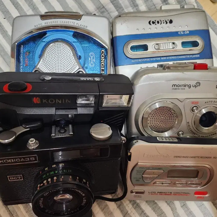 [BUNJANG] Vintage Camera and Cassette Player Bundle / 빈티지 카메라&amp; 카셋트 플레이어일괄