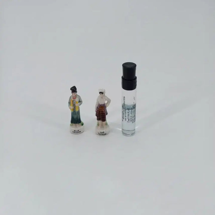 [BUNJANG] Traditional Vietnamese Costume Ceramic Figurine (Set of 2) / 베트남 전통의상 세라믹 도자기 추청 귀여운 미니 인형 2종 피규어 개당