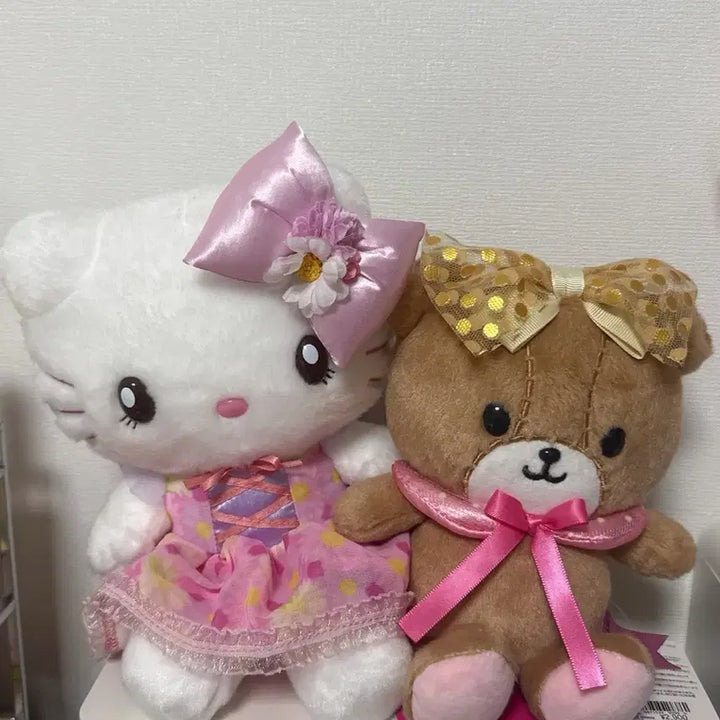[BUNJANG] Universal Studios Japan Princess Hello Kitty &amp; Tiny Cham Doll Set / 유니버셜 프리센스 헬로키티&amp;타이니참