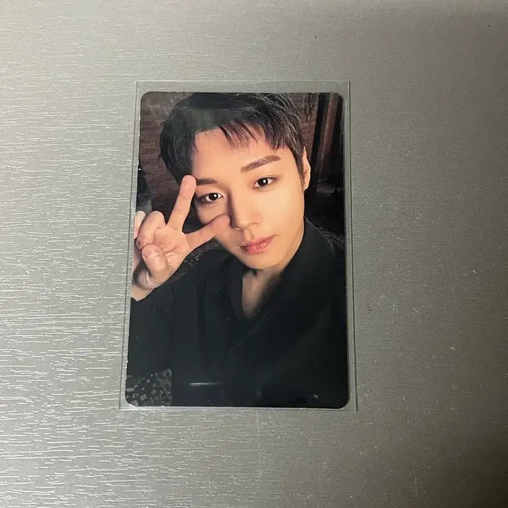 [BUNJANG] Park Jihoon Giyeongi Charcoal Chicken Photocard (Selfie Version) / 박지훈 기영이 숯불치킨 포카 (셀카버전)
