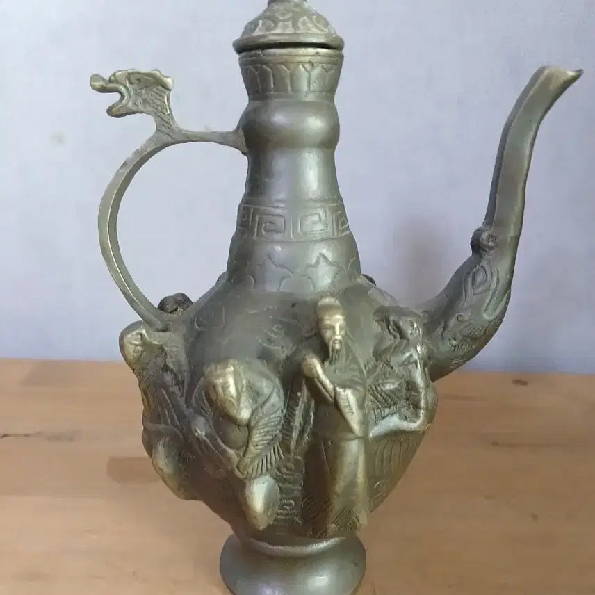 [BUNJANG] Bronze Kettle with Embossed Sculpture / 청동 주전자