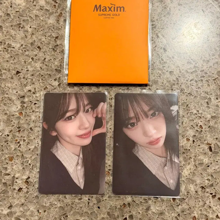 [BUNJANG] An Yujin Maxim Photocard Set (2 Types) / 안유진 포카 2종 세트 맥심