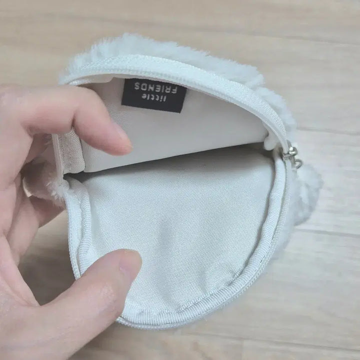[BUNJANG] Kakao Friends Ryan Heart Faux Fur Pouch / (오늘만특가)카카오프렌즈 라이언 하트 퍼 파우치