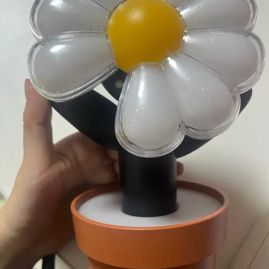 [BUNJANG] G-Dragon Daisy Bong + Flower Pot Bundle Set / 지드래곤 응원봉 데이지봉+화분 일괄