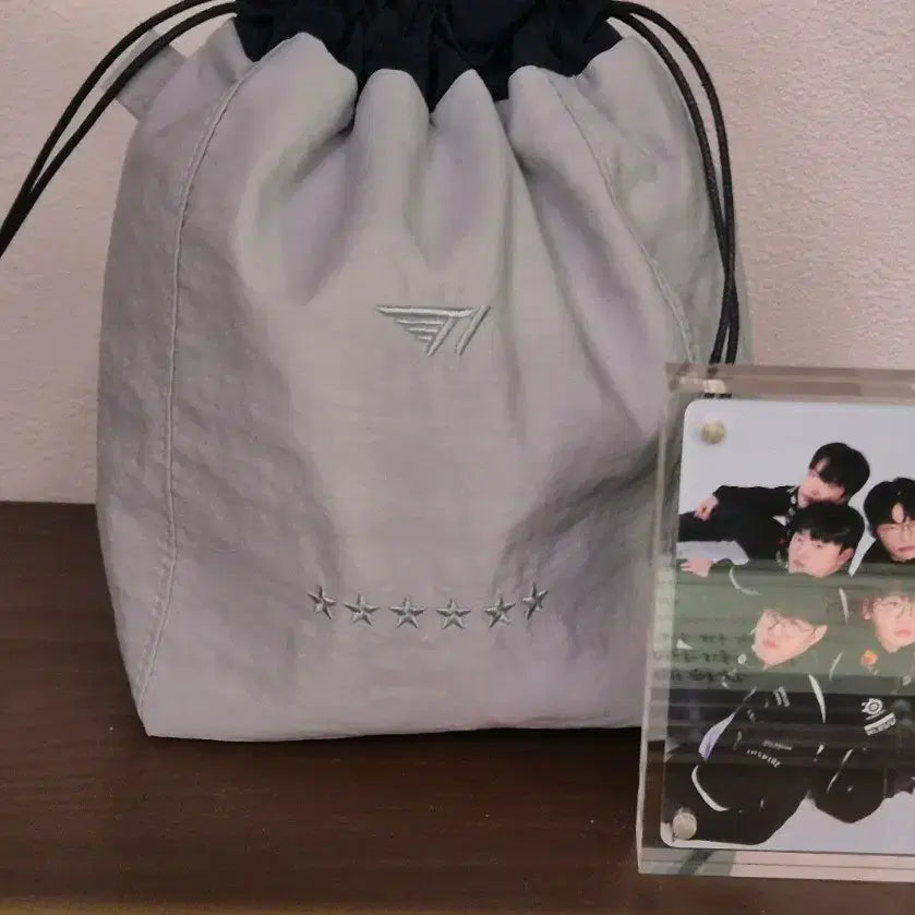 [BUNJANG] T1 T1 Amhaengcheonmun Doofeepeke Pouch + Photocard / T1 티원 암행천문 팝업 도오페페케 파우치 + 포카 판매