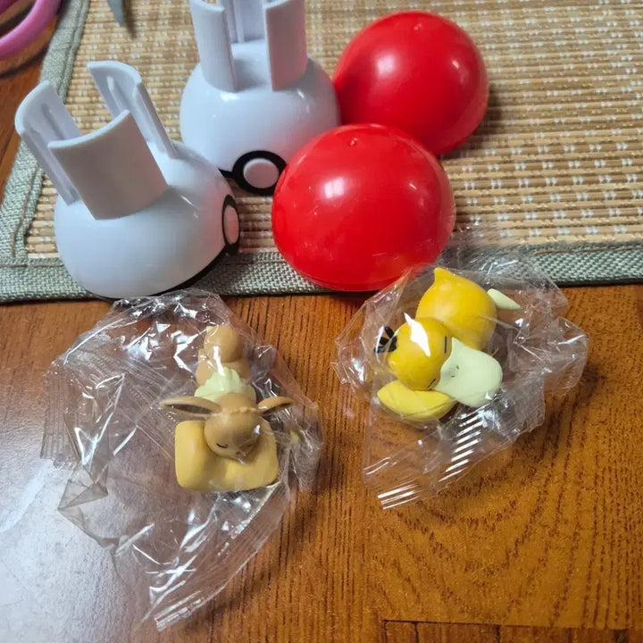 [BUNJANG] Pokemon Monster Ball Drink Figure - Eevee &amp; Psyduck / 포켓몬 몬스터볼 음료수 이브이,고라파덕