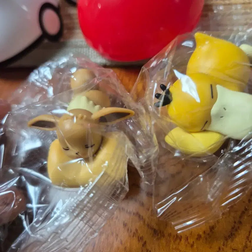 [BUNJANG] Pokemon Monster Ball Drink Figure - Eevee &amp; Psyduck / 포켓몬 몬스터볼 음료수 이브이,고라파덕