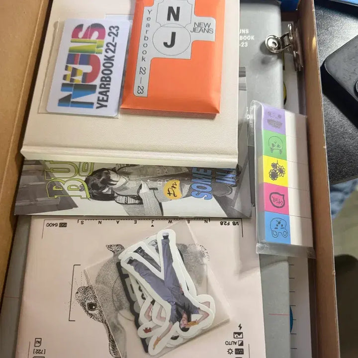[BUNJANG] NewJeans Yearbook QR Unsealed Full Set / 뉴진스 이어북 큐알사용가능 풀구성