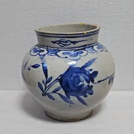[BUNJANG] Joseon Dynasty Celadon Porcelain Vase with Grapes and Bats Motif / 옛날 조선 시대 청화백자 불수문호 도자기 금수리   조선백자 조선도자기