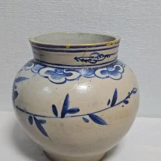 [BUNJANG] Joseon Dynasty Celadon Porcelain Vase with Grapes and Bats Motif / 옛날 조선 시대 청화백자 불수문호 도자기 금수리   조선백자 조선도자기