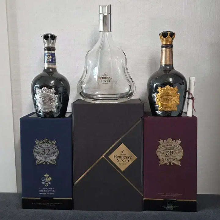 [BUNJANG] Royal Salute 32 Year, 38 Year &amp; Hennessy XO Whiskey Empty Bottles Set / 로얄살루트 32년,38년+헤네시 XO 위스키 공병