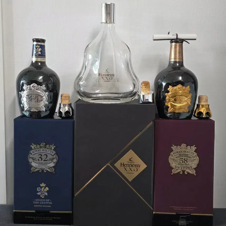 [BUNJANG] Royal Salute 32 Year, 38 Year &amp; Hennessy XO Whiskey Empty Bottles Set / 로얄살루트 32년,38년+헤네시 XO 위스키 공병