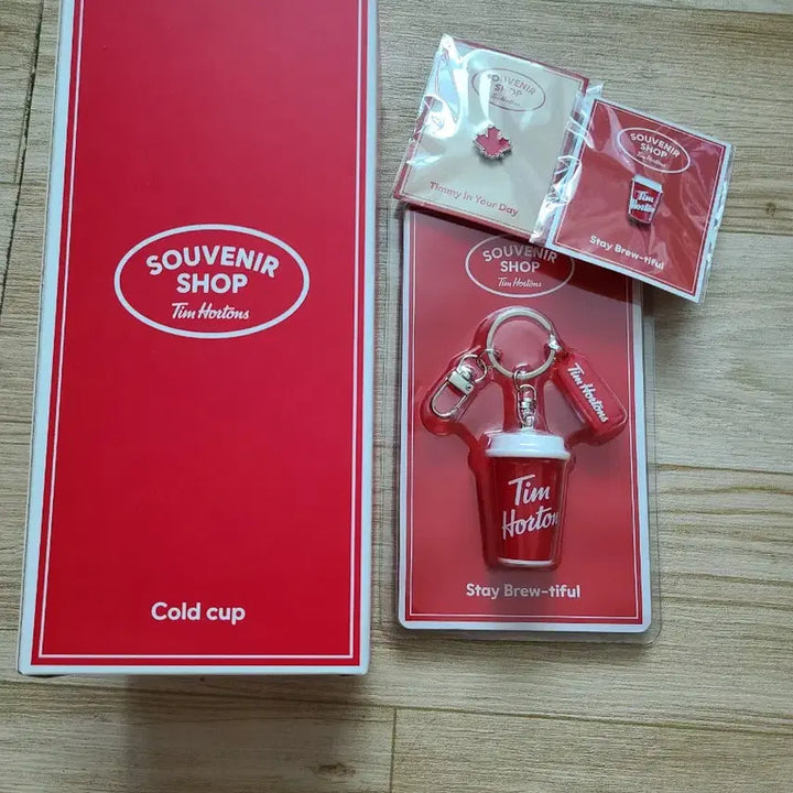 [BUNJANG] Tim Hortons Toronto Tote Bag, Cold Cup Keychain, &amp; Maple Leaf Pin Set / 팀홀튼 토론토 토트백 콜드컵 키링 뱃지