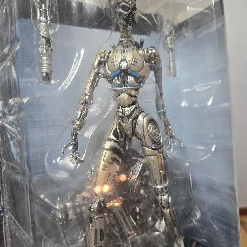 [BUNJANG] McFarlane Toys Terminator 3 T-X Endoskeleton Figure / 맥팔레인 토이즈 터미네이터3 T-X 엔도스켈레톤 피규어 핫토이 아님