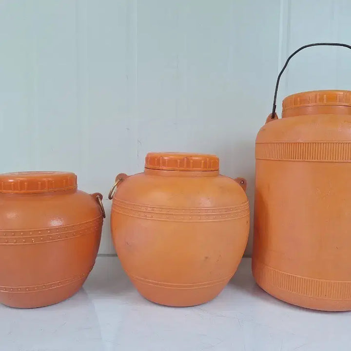 [BUNJANG] Vintage Korean Folk Art Plastic Kimchi Containers - Set of 3 / 근대사 수집 자료 옛날 민속품 플라스틱 절미통 김치통 양념통 3점