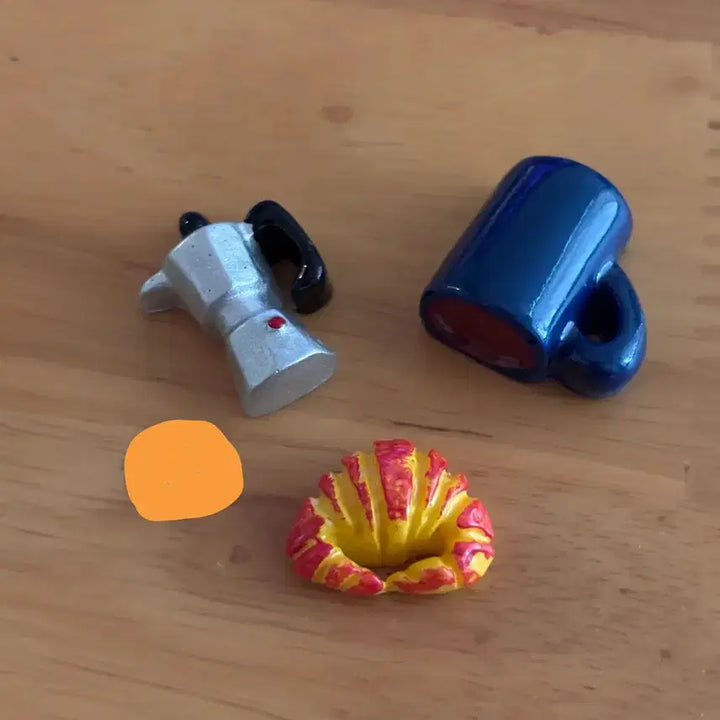 [BUNJANG] Miniature Coffee Cup, Croissant, and Moka Pot Set / 미니어처 커피잔 크로와상 모카포트 세트