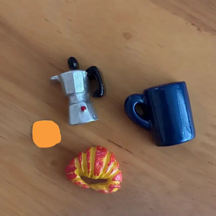 [BUNJANG] Miniature Coffee Cup, Croissant, and Moka Pot Set / 미니어처 커피잔 크로와상 모카포트 세트