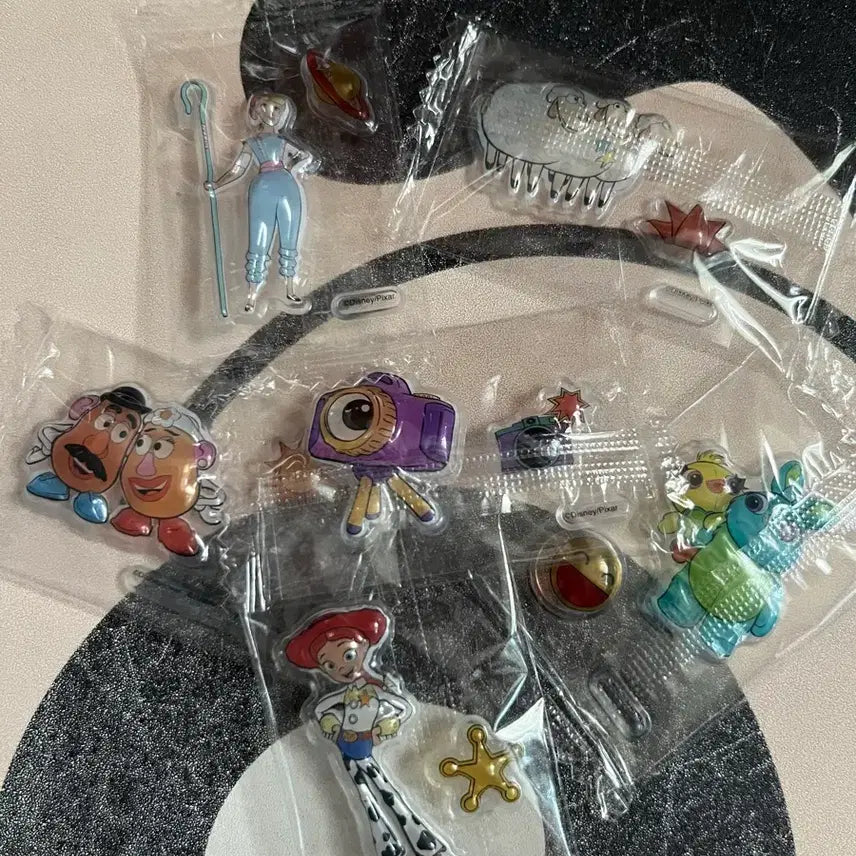 [BUNJANG] Disney Toy Story 5 Drawing Pad &amp; Keyring Set / [증정] 토이스토리5 드로잉패드 키링세트 릴리패드