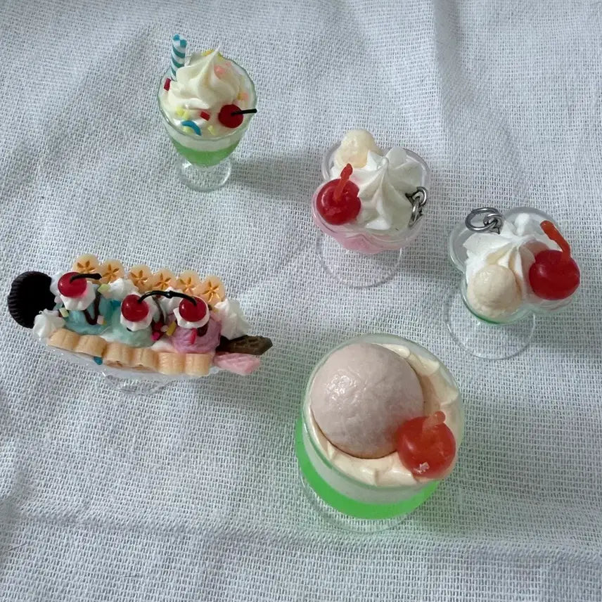 [BUNJANG] Cafe Decoration Parfait Melonsoda Gachapon Toy / 카페장식 파르페 가챠 메론소다