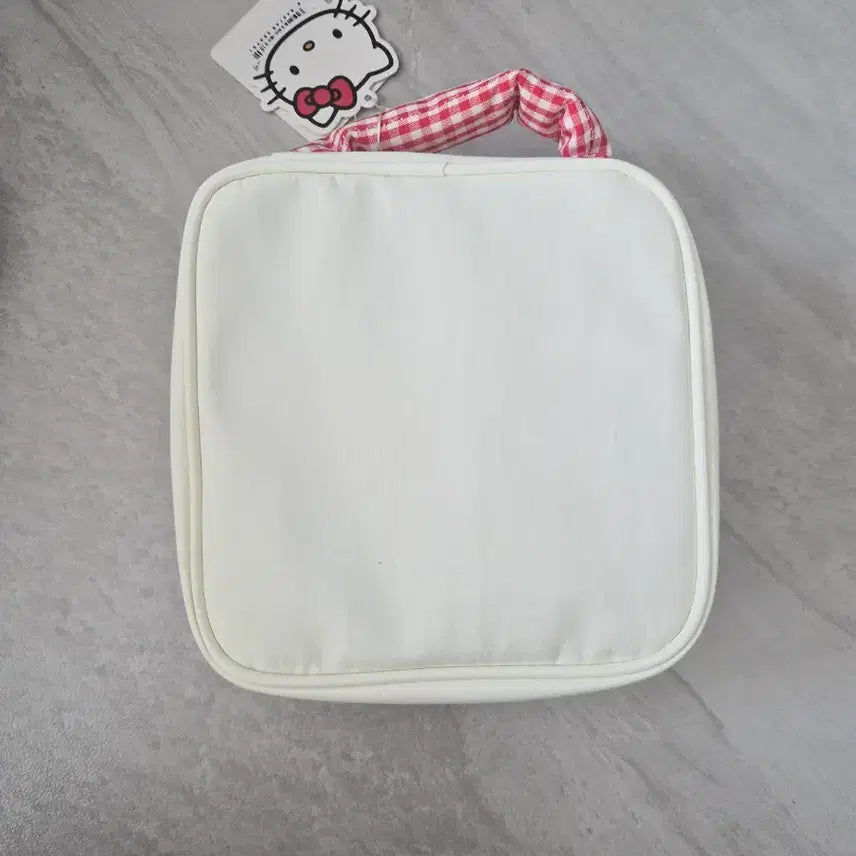 [BUNJANG] Sanrio Hello Kitty Red Pattern White Square Pouch (Authentic/New) / 산리오 헬로키티 레드패턴 흰색 사각 파우치(정품/새상품)