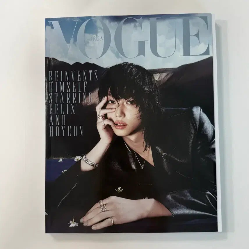[BUNJANG] Stray Kids Felix Vogue Magazine December 2025 / 스트레이키즈 스키즈 필릭스 보그 잡지 12월 (2025)
