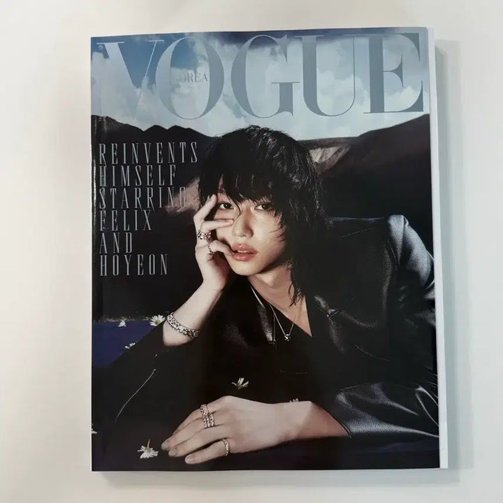 [BUNJANG] Stray Kids Felix Vogue Magazine December 2025 / 스트레이키즈 스키즈 필릭스 보그 잡지 12월 (2025)