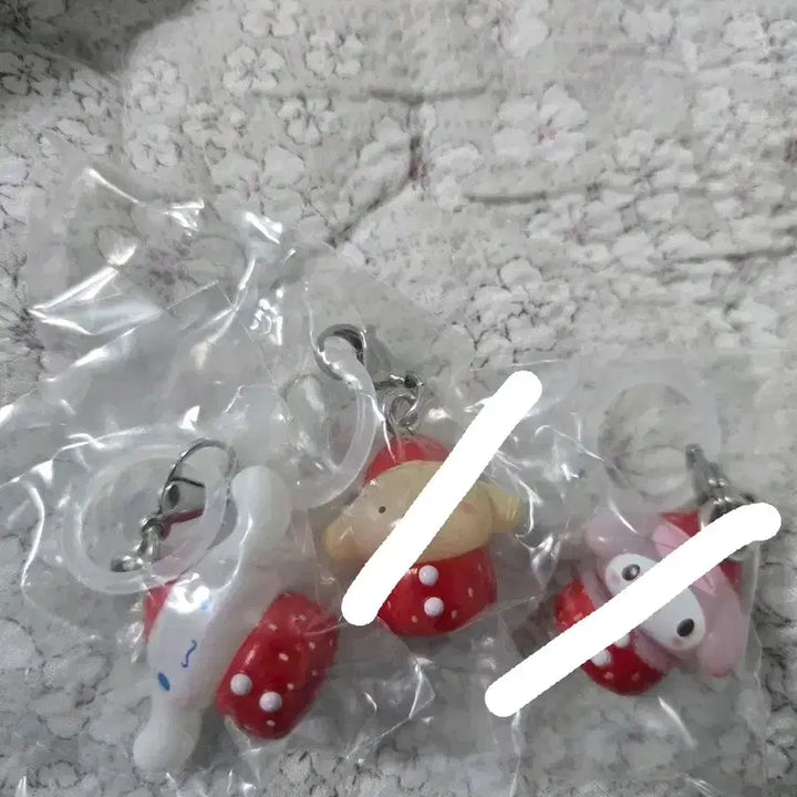 [BUNJANG] Sanrio Strawberry Keychain Set / 산리오 딸기 메지루시 가챠 시나모롤
