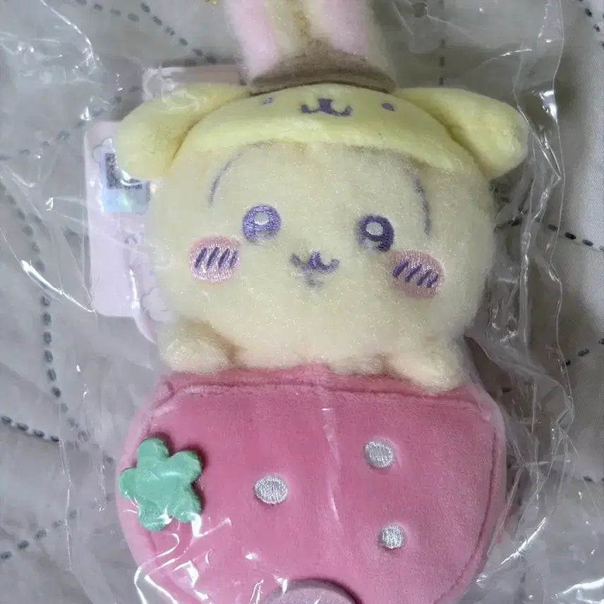 [BUNJANG] Miniso Sanrio Usagi Strawberry Sealed / 미니소 치이카와 산리오 딸기 우사기