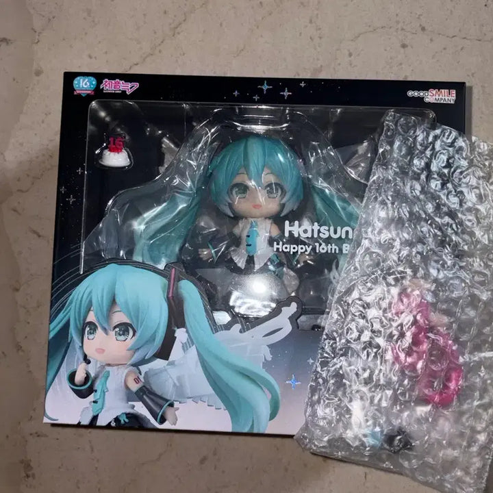 [BUNJANG] Good Smile Company Hatsune Miku 16th Anniversary Nendoroid Figure (Sealed) / (미개봉/특전)하츠네 미쿠 16th 16주년 넨도로이드 피규어
