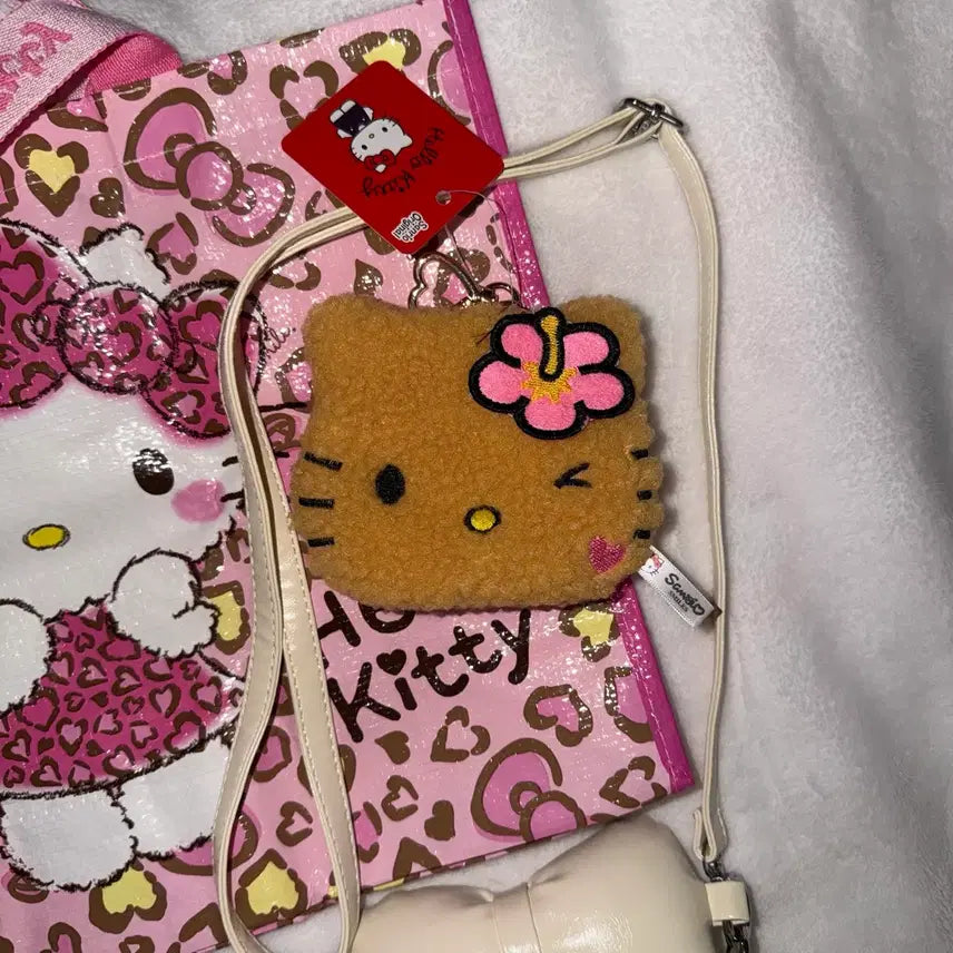 [BUNJANG] Sanrio Hello Kitty Plush Backpack, Crossbody Bag, Pouch, Coin Purse, and Tarpaulin Bag Set / 산리오 키티 인형 백팩, 크로스백, 파우치, 동전지갑, 타포린백 새상품