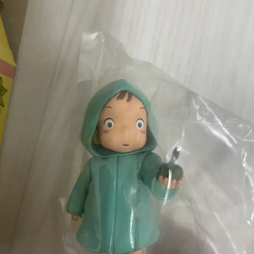 [BUNJANG] Studio Ghibli My Neighbor Totoro Mei Raincoat Figure / 지브리 이웃집토토로 메이 메이짱 우비 피규어