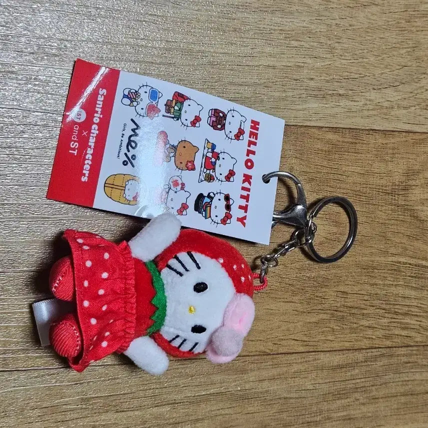 [BUNJANG] Hello Kitty Strawberry Outfit Keychain / 헬로키티 키링