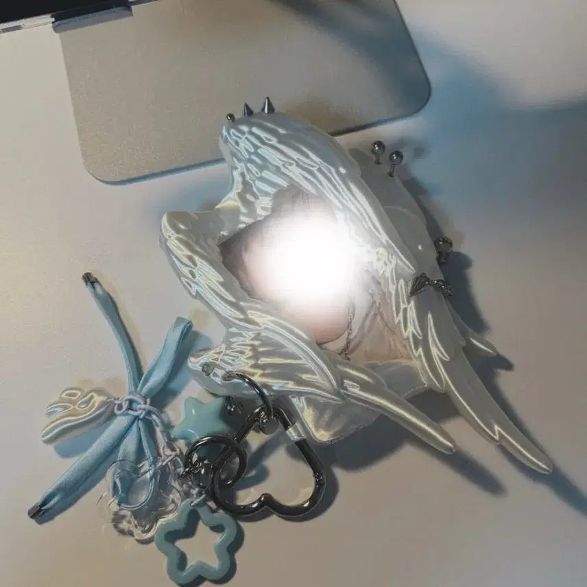 [BUNJANG] YANZHUJI Wing Piercing Photocard Holder White / YANZHUJI 포카홀더 날개 피어싱 포카홀더