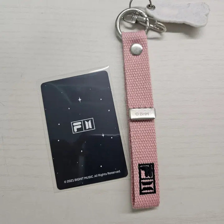 [BUNJANG] BTS J-Hope x Fila Collaboration Keychain &amp; Photocard Set / 가격내림)방탄 제이홉 필라(FILA)콜라보