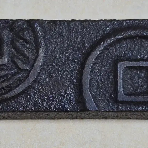 [BUNJANG] Vintage Coin and Vine Motif Bronze Paperweight / 빈티지 엽전 당초문 철제서진