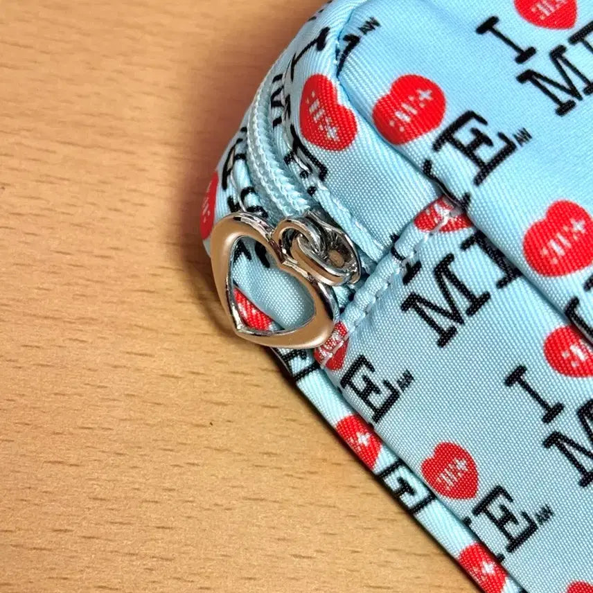[BUNJANG] ILLIT Ashley Williams Not Cute Anymore Pouch + Photocard / 무료배송)아일릿 애슐리 윌리엄스 낫큐트애니모어 파우치 + 포카