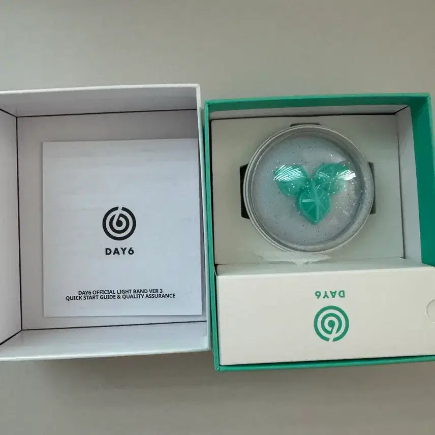 [BUNJANG] DAY6 Made in World Ver.3 Official Lightstick / DAY6 공식 응원봉 마데워치 Ver.3 (한 번 착용)
