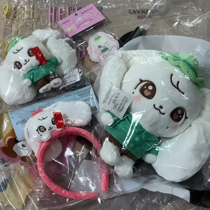 [BUNJANG] IVE Wonyoung Cherry x Minive Everland Collaboration Goods Set / 일괄 원영 (체리) 미니브 에버랜드 콜라보 굿즈 4종 세트