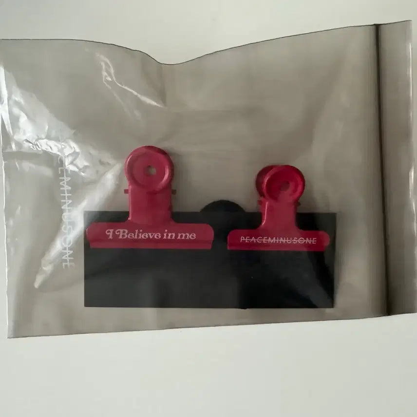 [BUNJANG] Peaceminusone x Verdy Bulldog Clip Red (Set of 2) / 피스마이너스원 x 베르디 불독 클립 레드 (2개 세트)